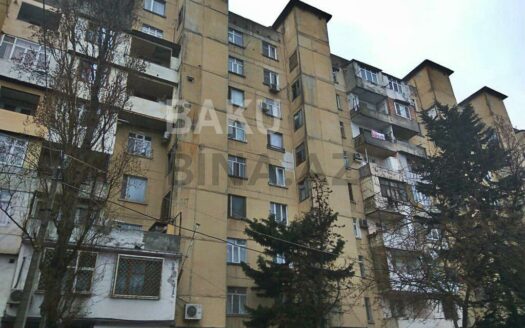 3 Room Old Apartment for Sale in Baku