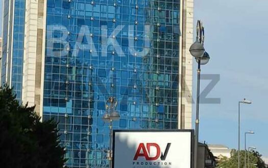 3 Room Old Apartment for Sale in Baku