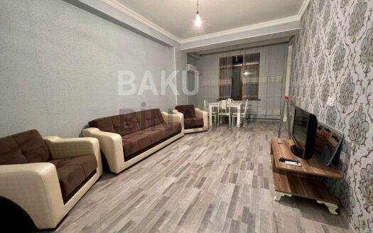 3 Room Old Apartment for Sale in Baku