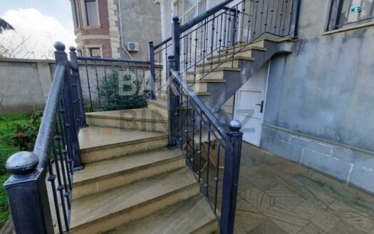 4 Room House / Villa for Sale in Baku