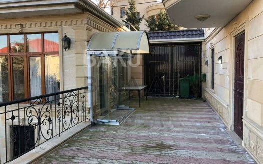 5 Room House / Villa for Sale in Baku