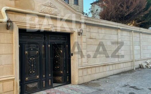 7 Room House / Villa for Sale in Baku