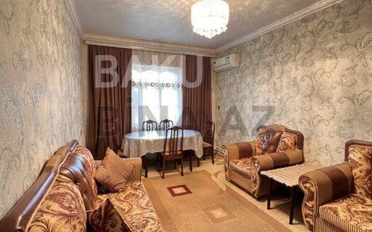 3 Room Old Apartment for Sale in Baku