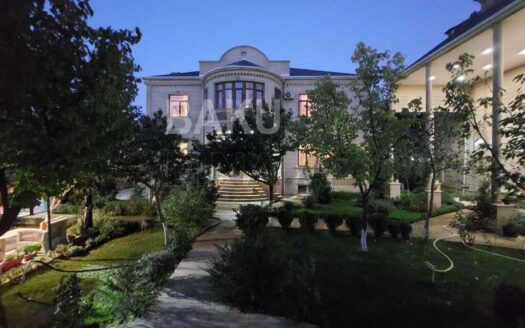 6 Room House / Villa for Sale in Baku