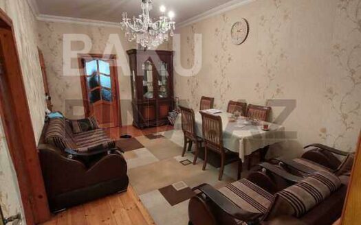 4 Room Old Apartment for Sale in Baku