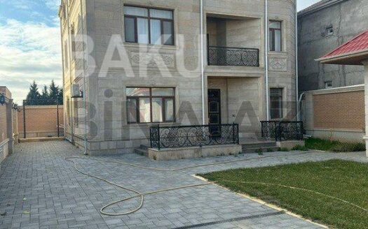 7 Room House / Villa for Sale in Baku