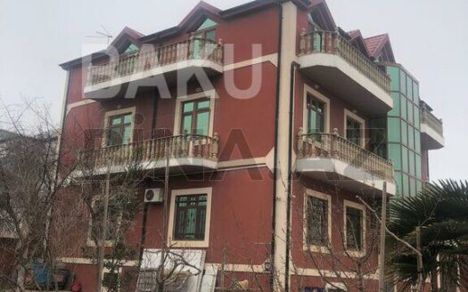 7 Room House / Villa for Sale in Baku