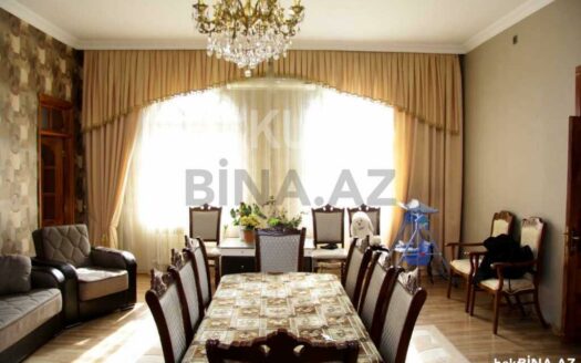 12-Room House / Villa for Sale in Baku
