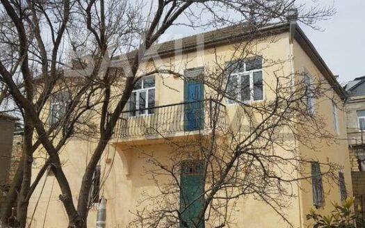 7 Room House / Villa for Sale in Baku