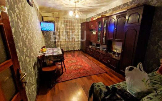 3 Room Old Apartment for Sale in Baku