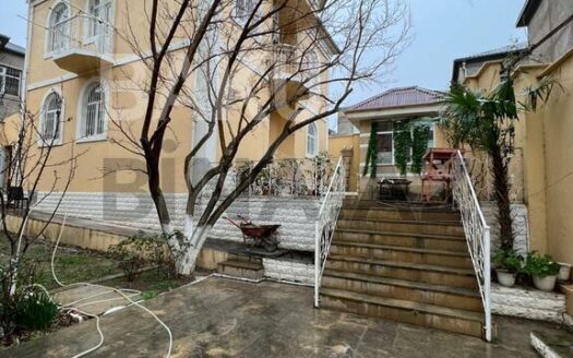 4 Room House / Villa for Sale in Baku
