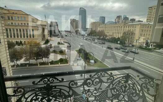 2 Rooms Old Apartment for Sale in Baku