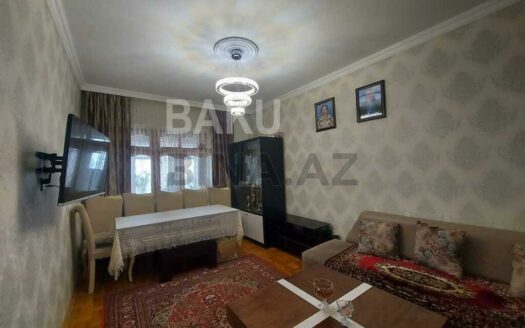 3 Room Old Apartment for Sale in Baku