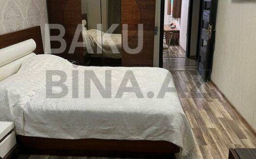 3 Room Old Apartment for Sale in Baku