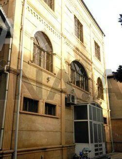 9 Room House / Villa for Sale in Baku