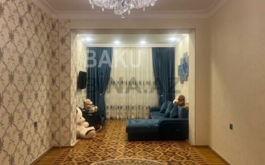 3 Room Old Apartment for Sale in Baku