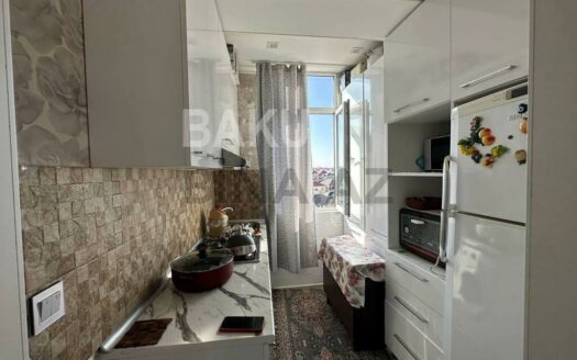 3 Room Old Apartment for Sale in Baku