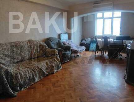 2 Rooms Old Apartment for Sale in Baku