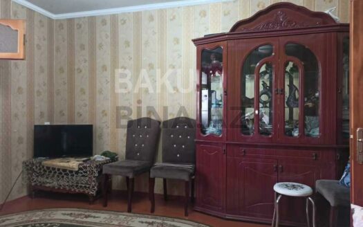 3 Room Old Apartment for Sale in Baku