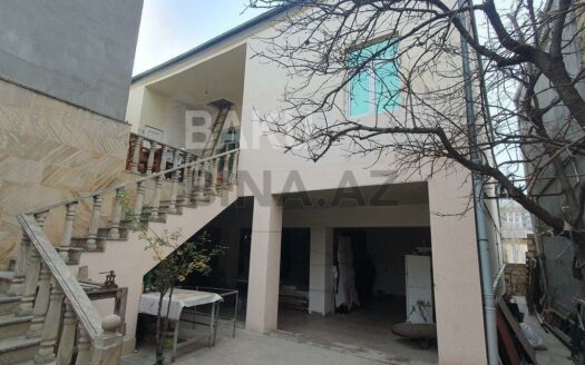 7 Room House / Villa for Sale in Baku