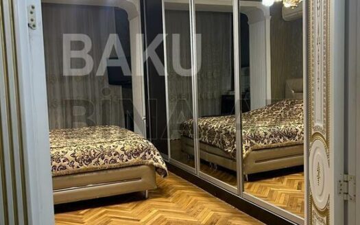 3 Room Old Apartment for Sale in Baku