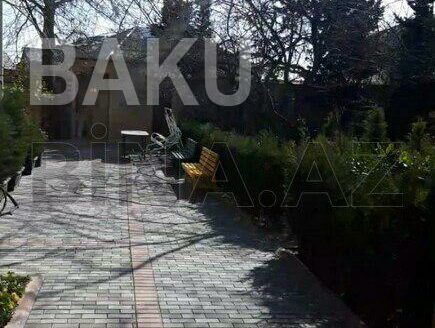 9 Room House / Villa for Sale in Baku