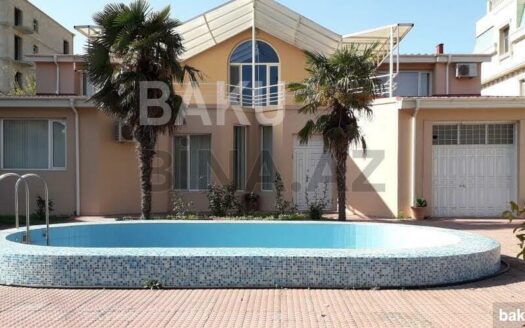 8 Room House / Villa for Sale in Baku