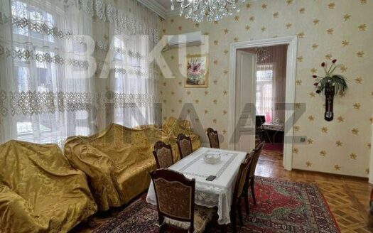 3 Room Old Apartment for Sale in Baku