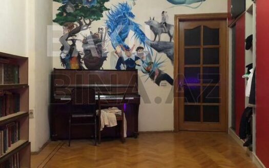 2 Rooms Old Apartment for Sale in Baku