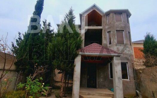 9 Room House / Villa for Sale in Baku