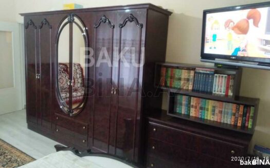 1 Room Old Apartment for Sale in Baku