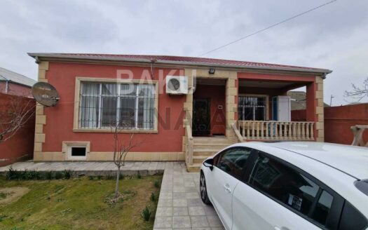 4 Room House / Villa for Sale in Baku