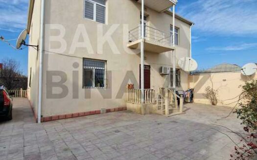 6 Room House / Villa for Sale in Baku