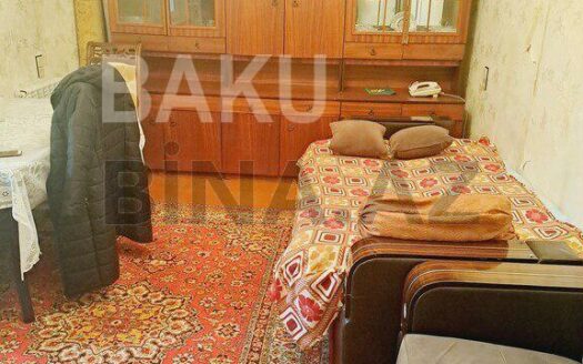 2 Rooms Old Apartment for Sale in Baku