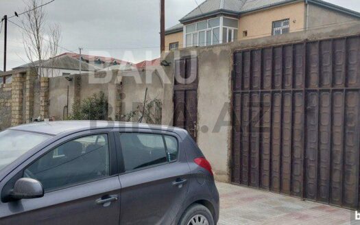 4 Room House / Villa for Sale in Baku