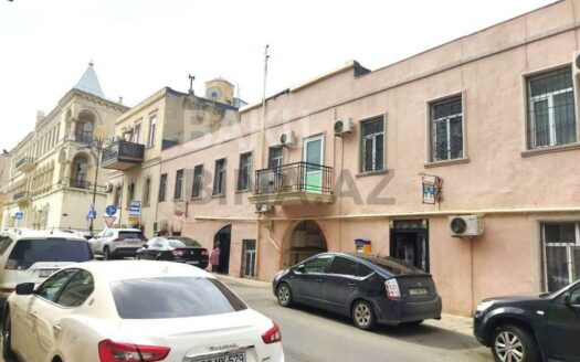 2 Rooms Old Apartment for Sale in Baku