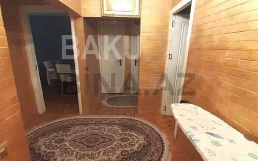 3 Room Old Apartment for Sale in Baku