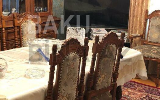 3 Room Old Apartment for Sale in Baku