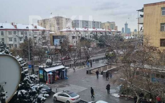 1 Room Old Apartment for Sale in Baku