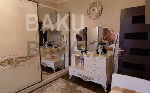 2 Rooms Old Apartment for Sale in Baku