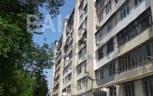 3 Room Old Apartment for Sale in Baku