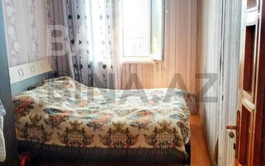3 Room Old Apartment for Sale in Baku