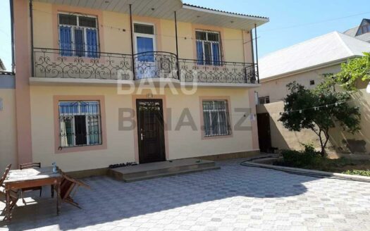 4 Room House / Villa for Sale in Baku