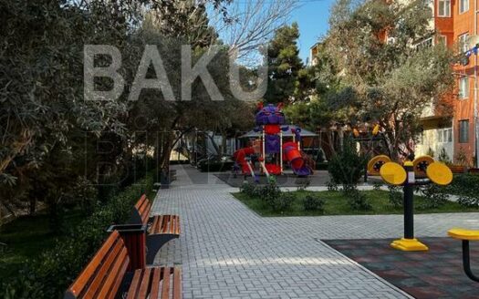 3 Room Old Apartment for Sale in Baku