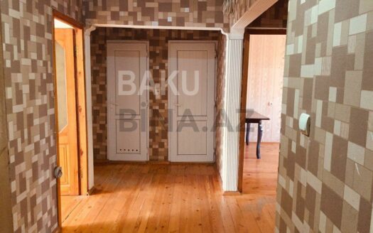 3 Room Old Apartment for Sale in Baku