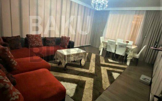 4 Room Old Apartment for Sale in Baku