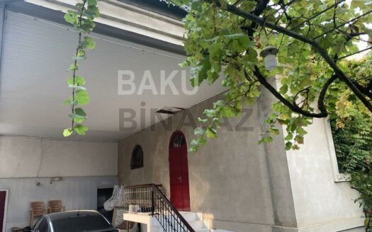 4 Room House / Villa for Sale in Baku