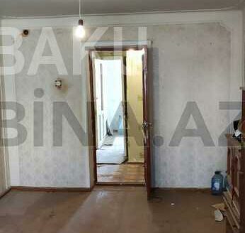 3 Room Old Apartment for Sale in Baku