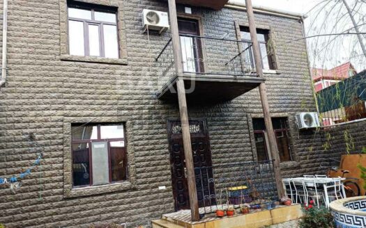 4 Room House / Villa for Sale in Baku