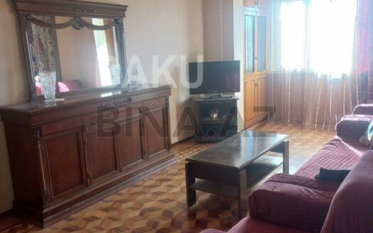 4 Room Old Apartment for Sale in Baku